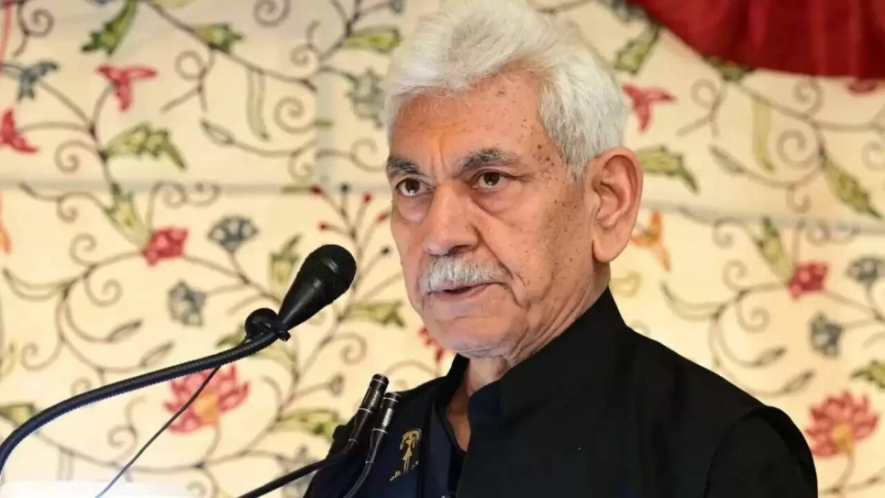 जम्मू-कश्मीर में आतंकवाद से जुड़े सरकारी कर्मचारियों की बर्खास्तगी: उपराज्यपाल का सख्त कदम