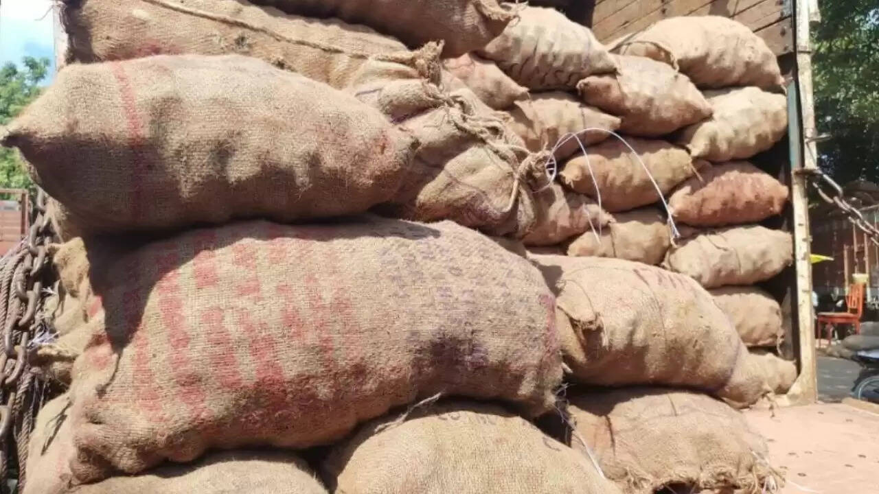 उत्तर प्रदेश में नकली रंगीन आलू का मामला, खाद्य सुरक्षा विभाग ने की कार्रवाई