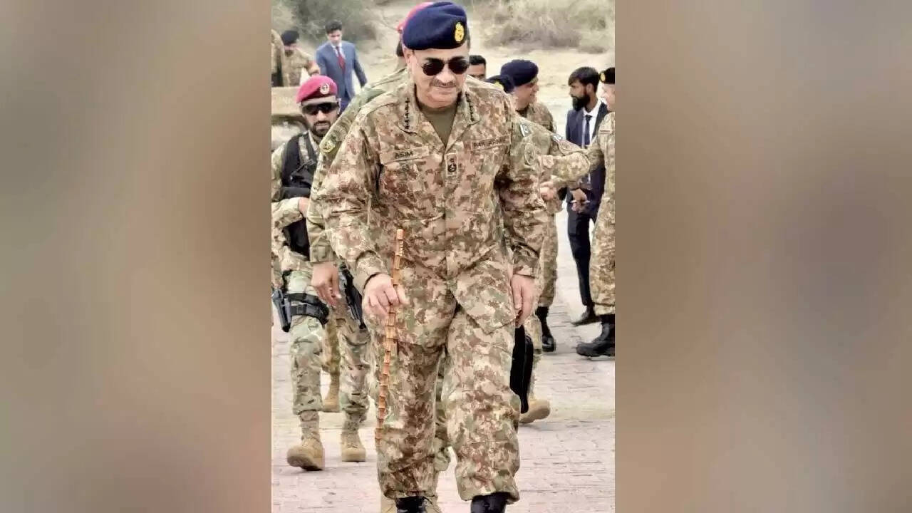 पाकिस्तान में राजनीतिक संकट: संविधान संशोधन पर विरोध बढ़ा