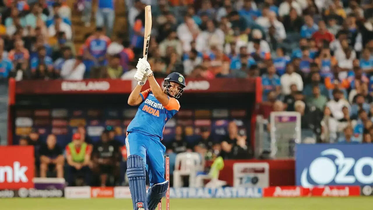 शिवम दुबे का शानदार प्रदर्शन: ऑस्ट्रेलिया के खिलाफ टी20 में 106 मीटर का छक्का