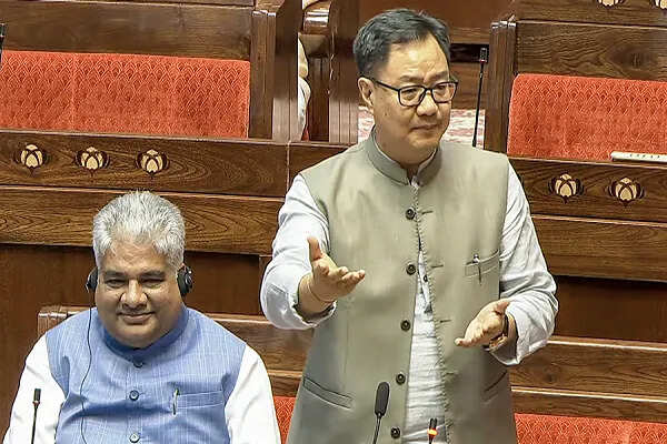केंद्रीय मंत्री किरेन रिजिजू ने विपक्ष पर साधा निशाना, कहा देश को नुकसान नहीं सहना चाहिए