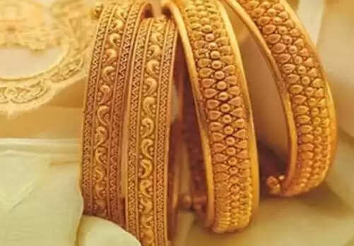 सोने और चांदी के भाव में गिरावट, जानें आज के नए रेट