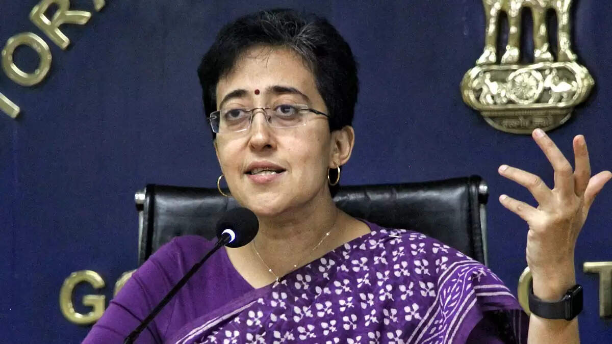 दिल्ली के निजी स्कूलों में फीस वृद्धि पर अभिभावकों का विरोध