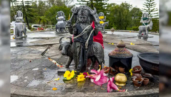 शनि जयंती 2026: शनिदेव की पूजा के लिए महत्वपूर्ण टिप्स