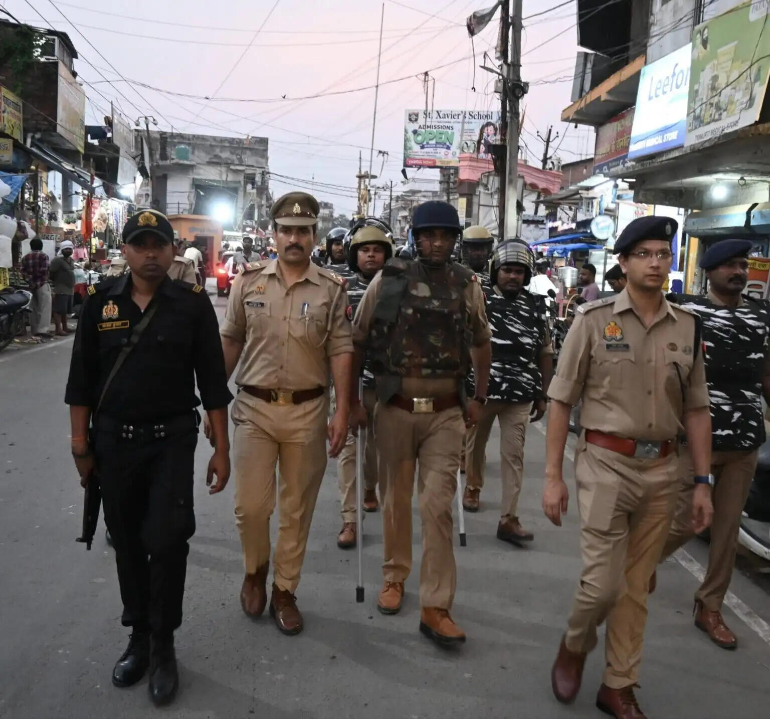 पुलिस ने मोहर्रम के लिए भारत-नेपाल सीमा पर फ्लैग मार्च किया