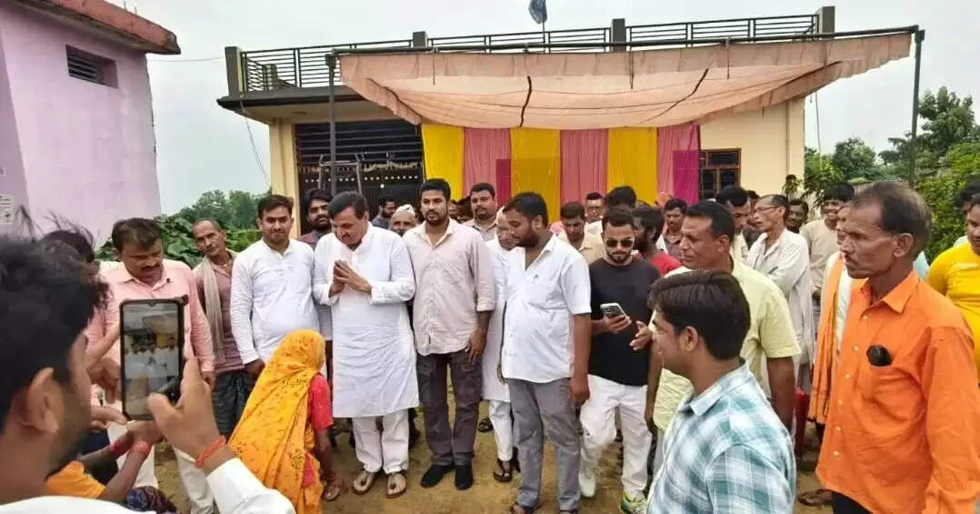नौतनवा में जनसंपर्क कार्यक्रम में समस्याओं का समाधान करने का आश्वासन