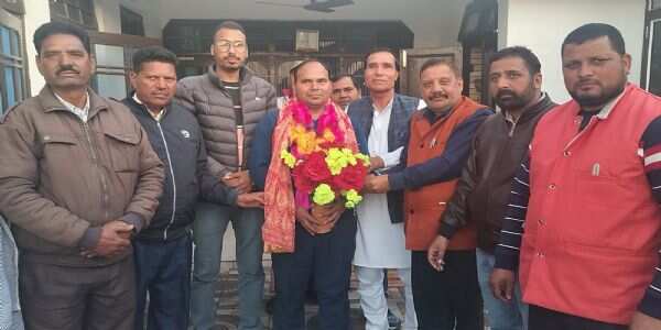 डॉक्टर मनमीत मोटन की बतौर एसडीएम नियुक्ति होने पर बटबाल सभा की तरफ से किया गया सम्मानित