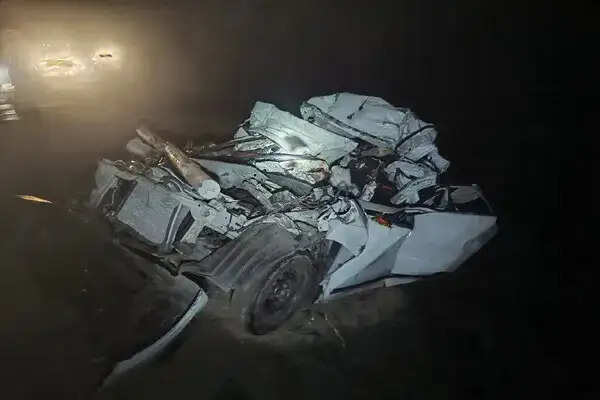 हजारीबाग में सड़क हादसे में एक परिवार के छह सदस्यों की मौत