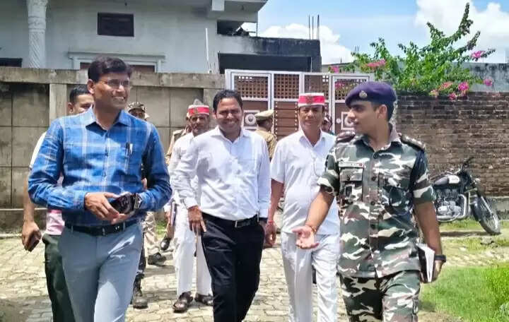 महराजगंज में खाद की कालाबाजारी पर प्रशासन की सख्त कार्रवाई