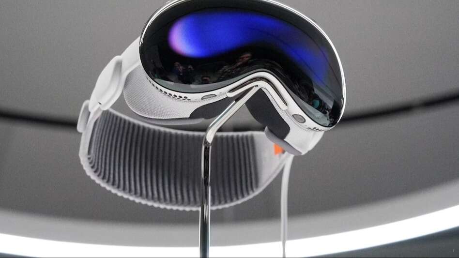 सेल पर आते ही मची लूट, Apple ने बेच दी Vision Pro की दो लाख यूनिट्स, जानिए डिटेल्स!