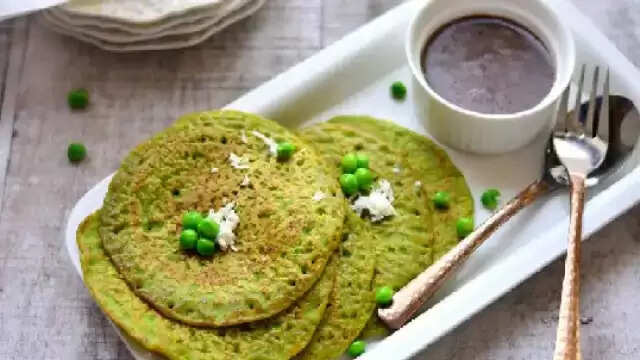 नाश्ते में बनाए गर्मागर्म मटर चीला, सेहत और स्वाद दोनों का मिलेगा डबल डोज
