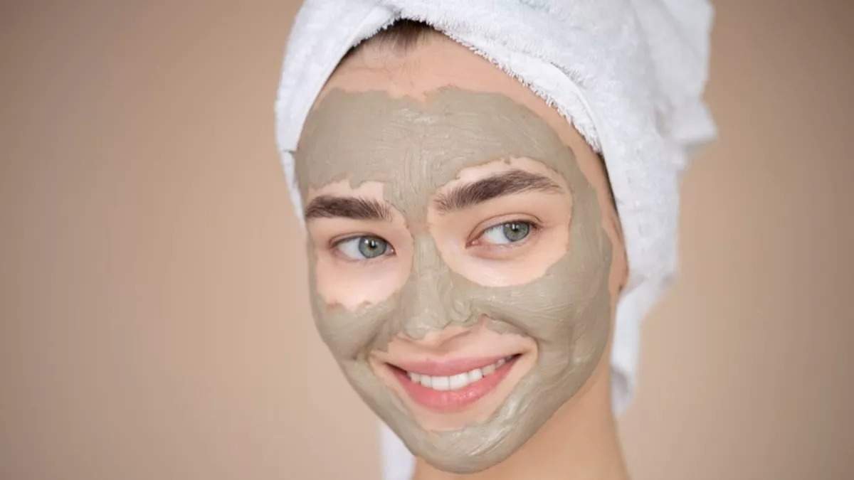 Skin Care Tips: सर्द हवाओं ने छीन लिया है चेहरे का निखार, तो बेजान त्वचा में इन 5 होममेड फेस पैक से डालें जान