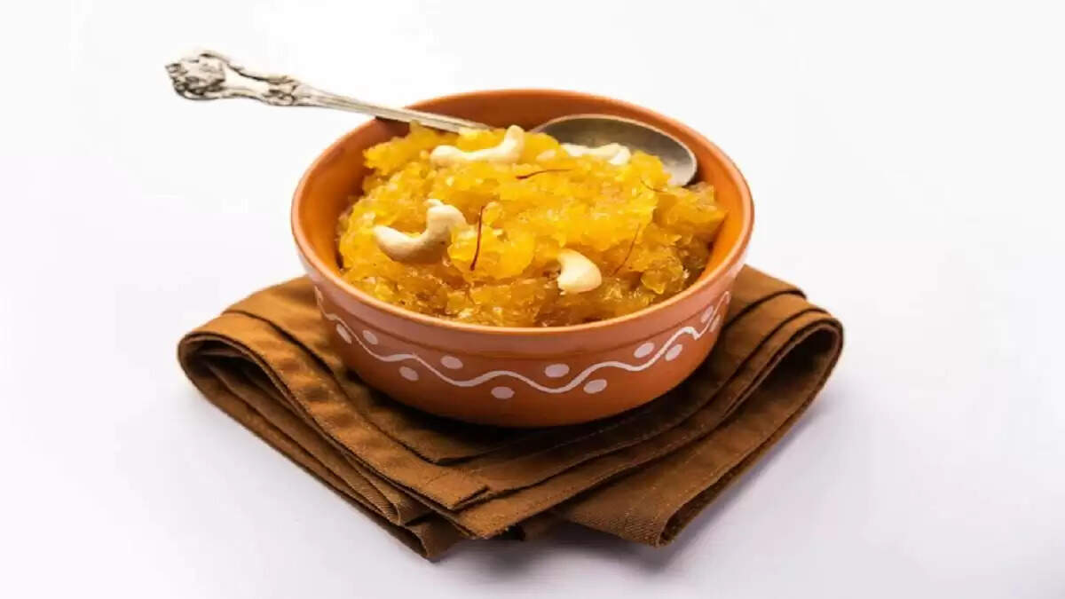 बसंत पंचमी पर मां सरस्वती को चढ़ाएं पीली चीजें, नोट करें ये उपाय