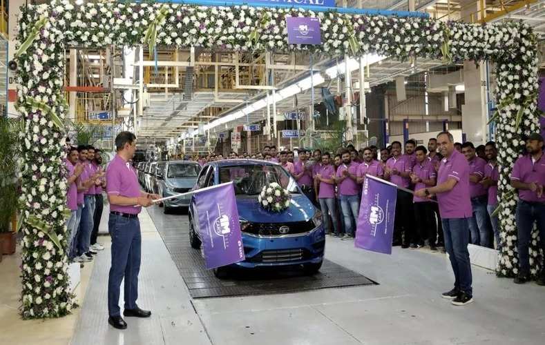 टाटा मोटर्स ने रचा इतिहास, गुजरात की मैन्युफैक्चरिंग यूनिट ने बनाई 1 मिलियन कारें!