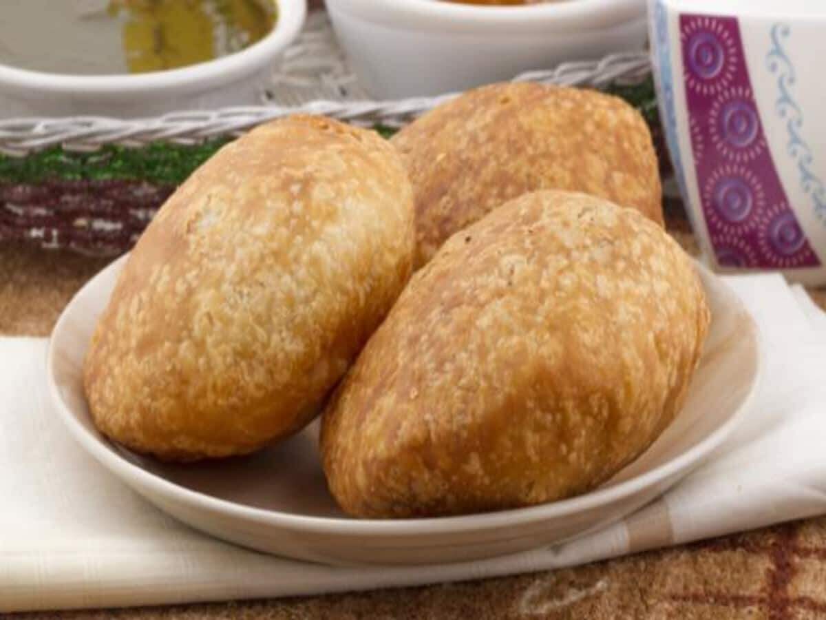 इस कचौड़ी का कमाल का स्वाद, आलू की चटपटी सब्जी के साथ तो लाजवाब, 35 सालों से है फेमस