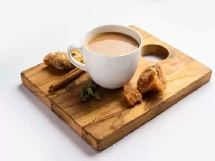 Jaggery Chai Recipe: सर्दियों में फिट रहने के लिए ट्राई करें ये मसालेदार गुड़ की चाय, ये है रेसिपी