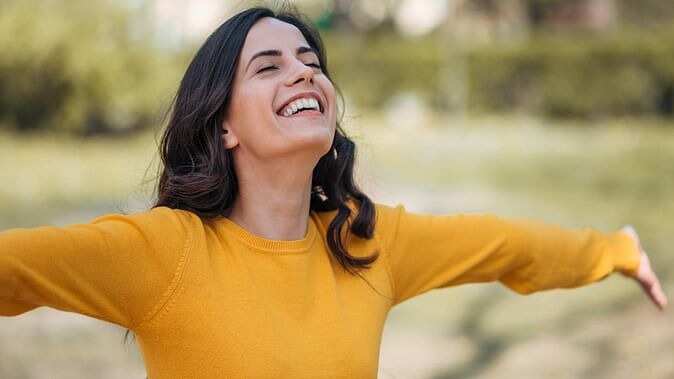 खुश रहने के लिए अपनाएं ये तरीके, जीवन में आ जाएगी बहार