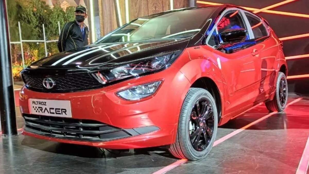 2024 Tata Altroz Racer को लॉन्च से पहले किया गया स्पॉट, बड़े टचस्क्रीन सहित इन खूबियों के साथ कर सकती है एंट्री!