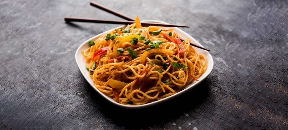 Hakka Noodles Recipe : टेस्‍टी हक्‍का नूडल्‍स की रेस‍िपी, देखें क‍िस व‍िध‍ि से बना सकते हैं ये डिश