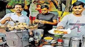 100 किलो आटा, 25KG सत्तू... इस दुकान के लिट्टी-चोखा ने मचाई धूम, एक दिन 2000 पीस की बिक्री