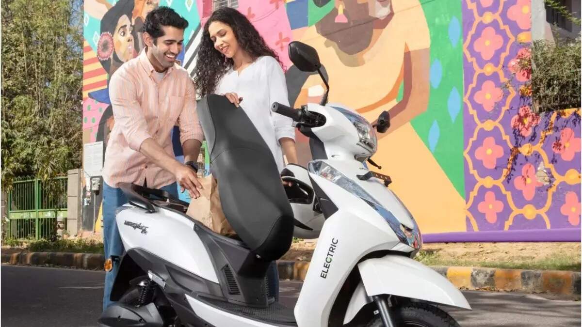 Women's Day: महिला दिवस पर परिवार की महिलाओं को दें electric scooter का तोहफा, ये 5 हैं बेहतरीन विकल्प!