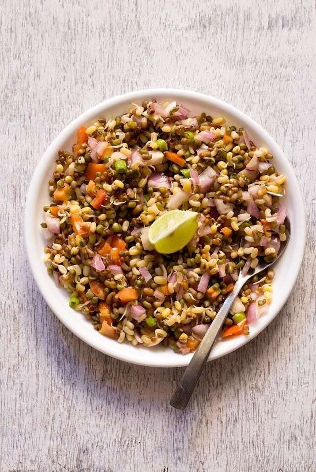 आसान वेट लॉस स्नैक्स रेसिपी घर पर बनाएं : स्प्राउट मिक्स चाट