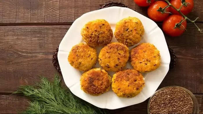 Makar Sankranti Recipes: मकर संक्रांति पर बनाएं नमकीन तिल के नमकीन, आसान तरीका