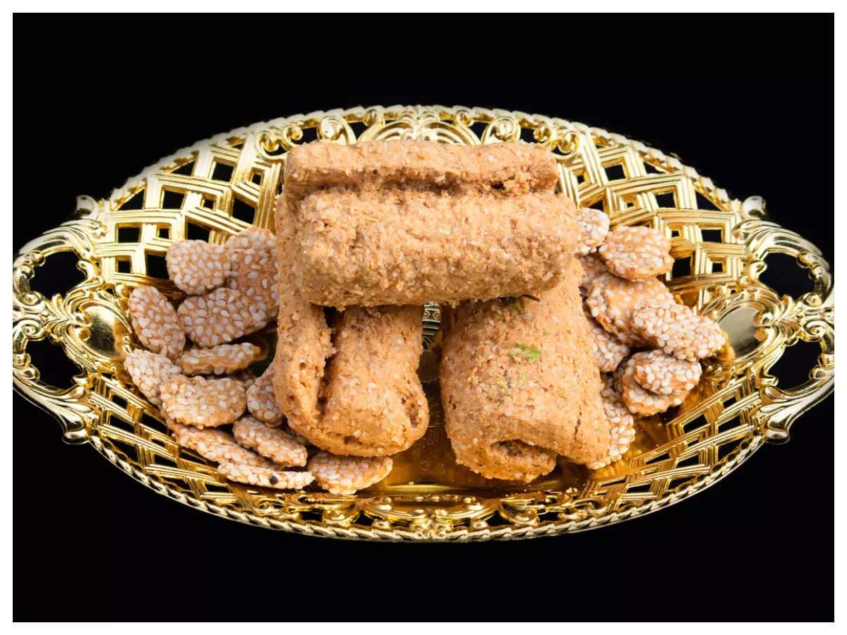 Tilkut Recipe: छोड़िए बाजार का झंझट, घर पर ही बनाएं तिलकुट, स्वाद मिलेगा भरपूर, बनाने का ये रहा परफेक्ट तरीका