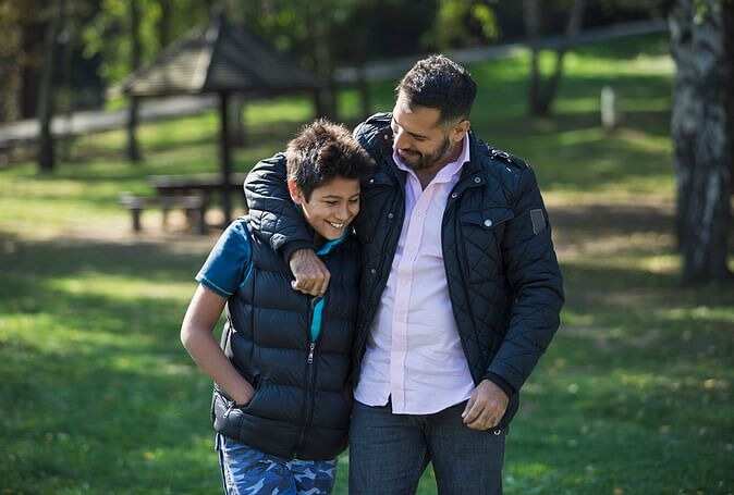 क्या आपकी भी नहीं बनती अपने पिता से? तो इन तरीकों से बन सकते हैं चहेते