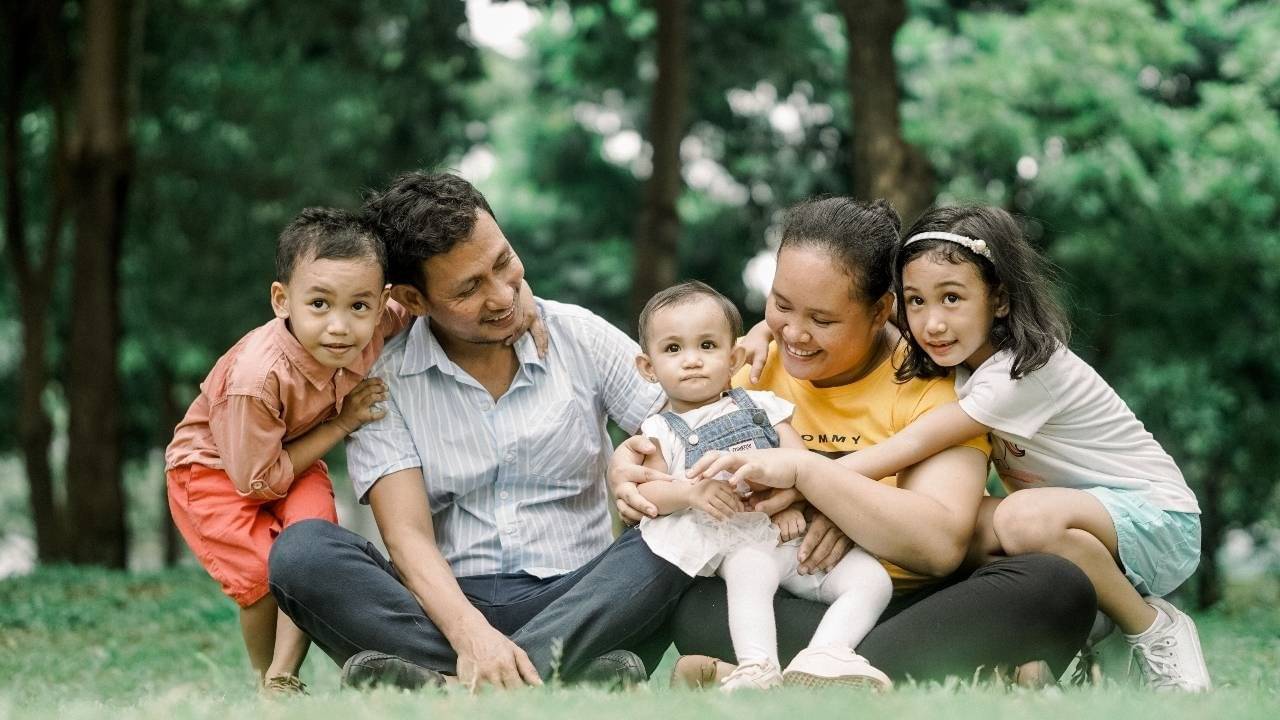 अब नहीं चलेगा बच्‍चों की परवरिश का एक ही तरीका, पैरेंट्स के लिए लाएं हैं बेस्‍ट पैरेंटिंग स्‍टाइल