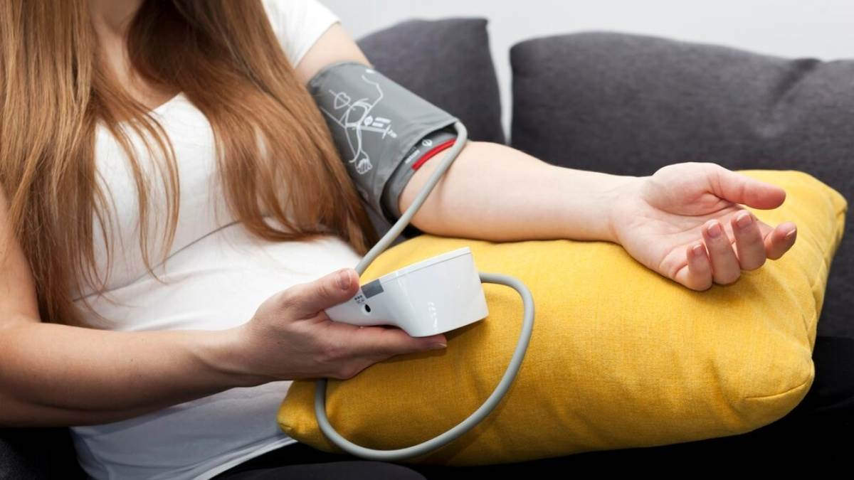 प्रेग्नेंसी में गंभीर समस्या बन सकता है Hypertension, इन तरीकों से करें इसे मैनेज