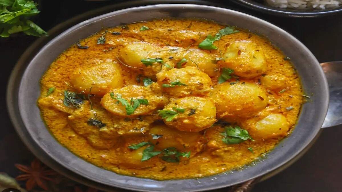  बंगाली स्टाइल दम आलू बिना लहसुन प्याज़ के | Niramish Dum Aloo