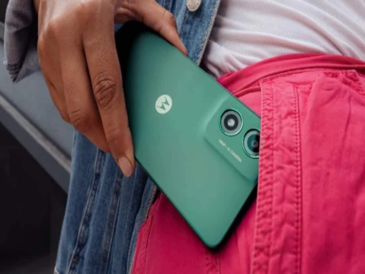 बजट यूजर्स की होगी चांदी: Motorola ला रहा गजब का स्मार्टफोन, हटके है इसका स्टाइल और कलर