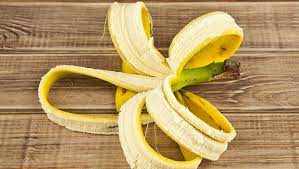 Beauty With Banana Peel: वरदान से कम नहीं हैं केले के छिलके, इन 5 तरीकों से पाएं खूबसूरत त्वचा