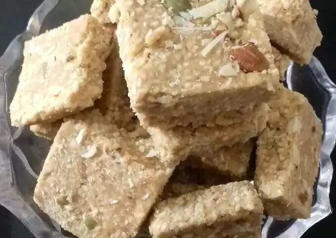 Recipe: सर्दियों में इस स्वादिष्ट और सेहतमंद तिल मूंगफली की बर्फी का आनंद लें देखें रेसिपी