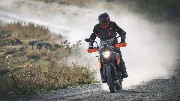 KTM ने RC और Adventure रेंज को किया अपडेट, जानिए क्या-क्या हुआ बदलाव?