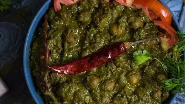 सर्दियों में लें गरमा गरम पालक छोले का मजा, यह पंजाबी रेसिपी आपका दिन बना देगी