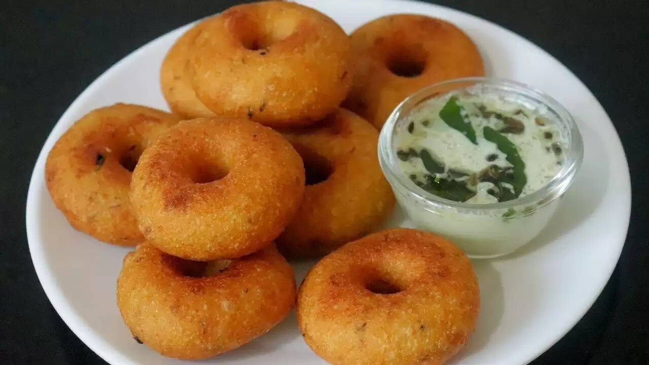 Sesame Medu Vada Recipe: सूजी से बना मेदू वड़ा स्वाद में लाजवाब, 15 मिनट में तैयार हो जाती है आसान रेसिपी