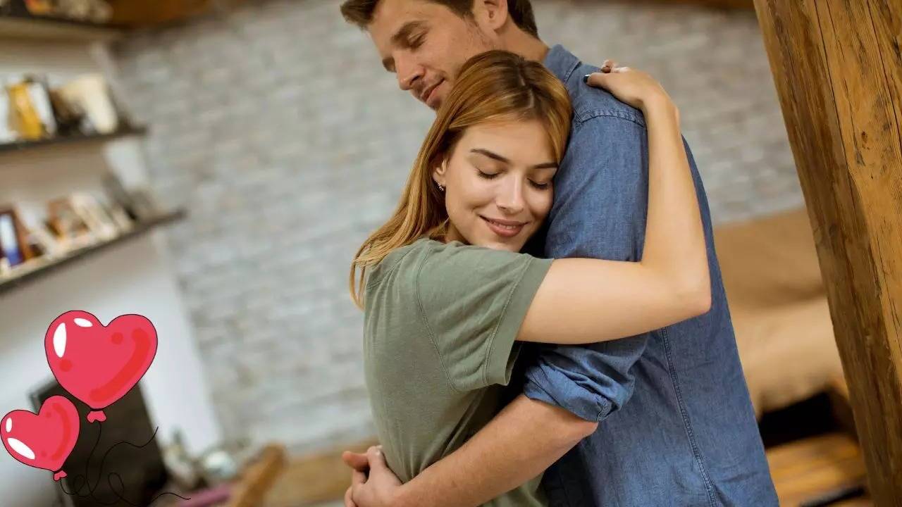 प्यार जताना ही नहीं गले लगाने के हैं और भी कई फायदे, एक्सपर्ट से जानें हग करने से कैसे बेहतर होता है मानसिक और शारीरिक स्वास्थ्य