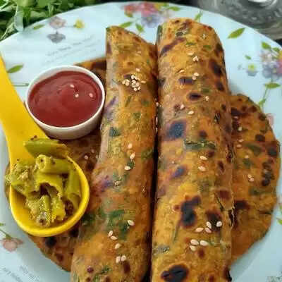 रेसिपी के लिए इस मल्टीग्रेन मेथी पाटला को मिनटों में बनाएं