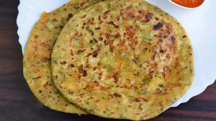 Recipe: सिर्फ मेथी के नहीं बनाएं आलू वाले मेथी पराठे, एक खाकर नहीं भरेगा मन, रेसिपी के लिए देखें वीडियो