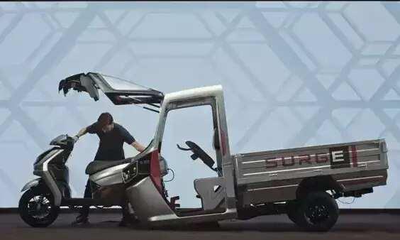 Hero Electric 2/3 Wheeler: ये इलेक्ट्रिक स्कूटर पलभर में बन जाता है थ्री व्हीलर, हीरो की नई पेशकश देख उड़ जायेंगे दिमाग के तार!