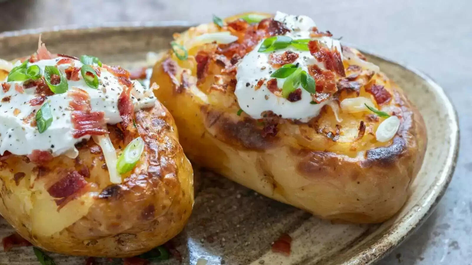 Cheese Stuffed Buns: बन्स से बर्गर न बनाएं, पनीर स्टफ्ड बन्स स्वादिष्ट होते हैं, रेसिपी के लिए देखें यह वीडियो