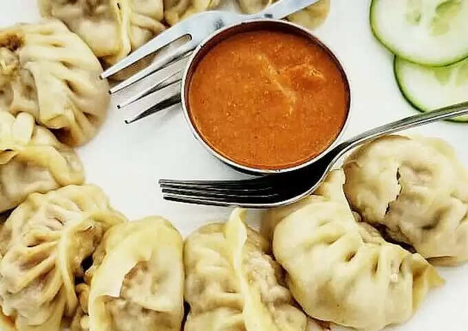 बटर चिकन मोमोज: अगर आप मोमोज लवर हैं तो आपको यहां बटर चिकन मोमोज जरूर ट्राई करनी चाहिए