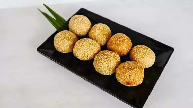 Makar Sankranti Recipes: मकर संक्रांति पर बनाएं नमकीन तिल के नमकीन, आसान तरीका