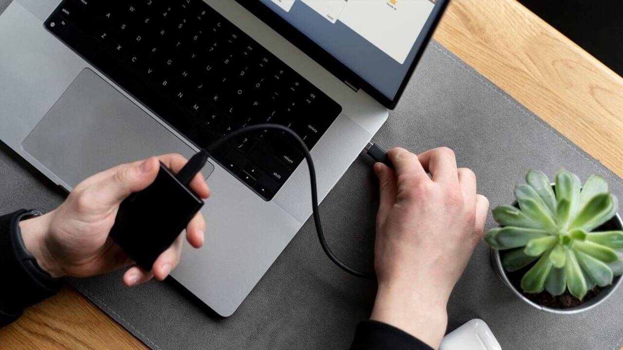 लंबे समय तक लैपटॉप की  बैटरी चलाने के लिए फॉलो करें ये टिप्स