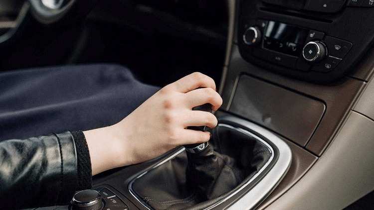 Car Care Tips: कार में क्लच का होता है महत्वपूर्ण काम, गाड़ी में यह संकेत मिलते ही तुरंत करायें सर्विसिंग!