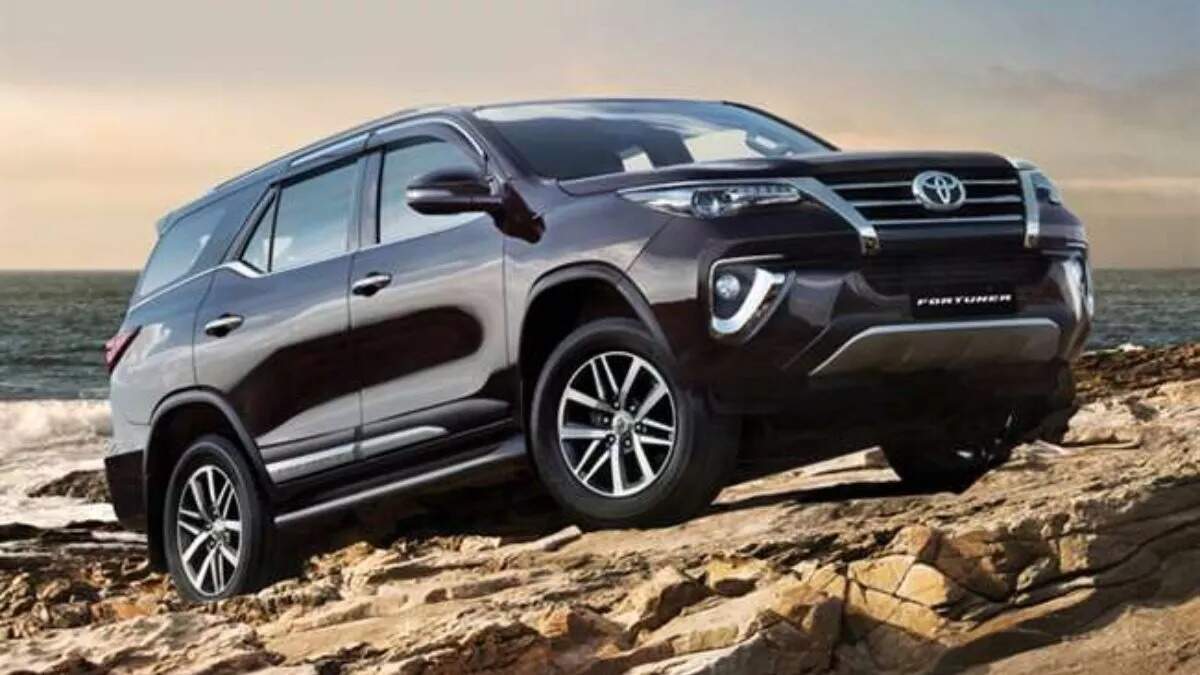 Toyota Fortuner बन गई हरदिल अजीज! फुलसाइज एसयूवी सेगमेंट में इसका नहीं कोई तोड़