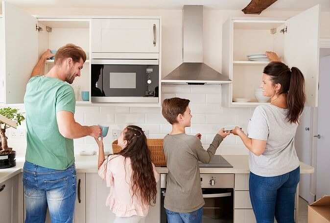 Parenting Tips: मेलजोल से होता है बच्चों का विकास, जानिए कैसे सिखाएं घुलना-मिलना
