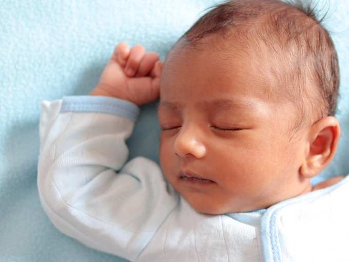 आटे की लोई से रगड़-रगड़ कर शिशु के शरीर से हटाते हैं बाल? पढ़िए डॉक्‍टर ने क्‍यों किया मना